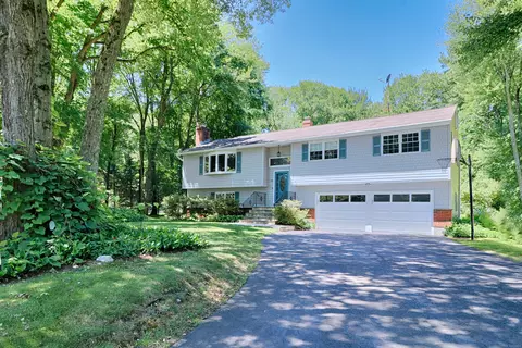 16 Green Acres Ln, Trumbull, CT 06611