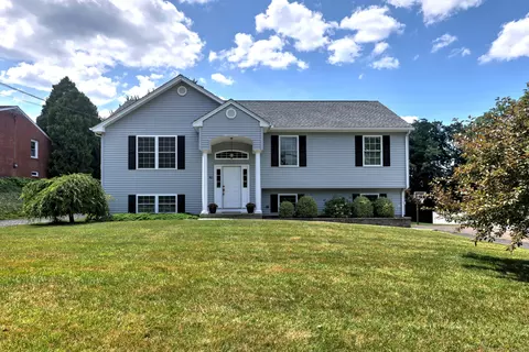 42 Long Hill Rd, Wallingford, CT 06492