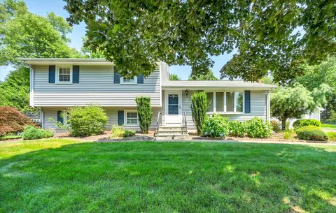 34 Northfield Rd, Wallingford, CT 06492