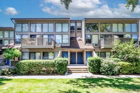 1465 E Putnam Ave #427, Greenwich, CT 06870
