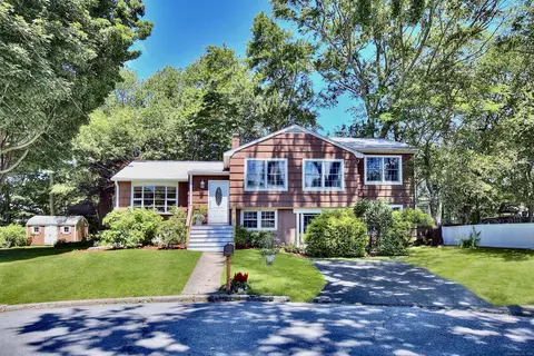 217 Greenbriar Rd, Fairfield, CT 06824