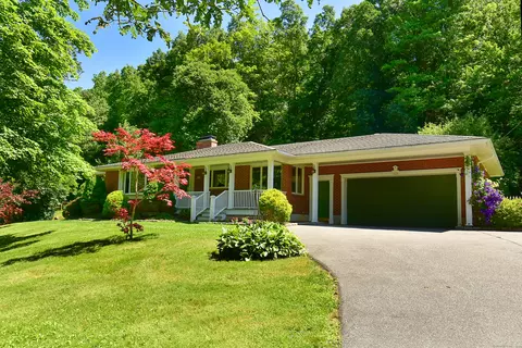 123 Turnpike Rd, Willington, CT 06279