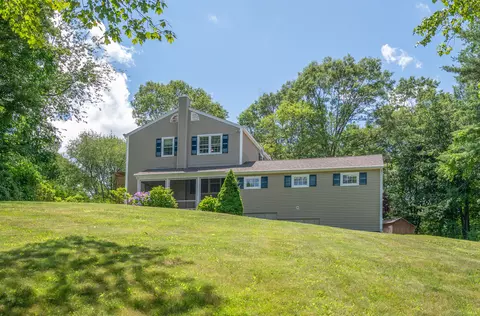 31 Wedgewood Dr, Danbury, CT 06811