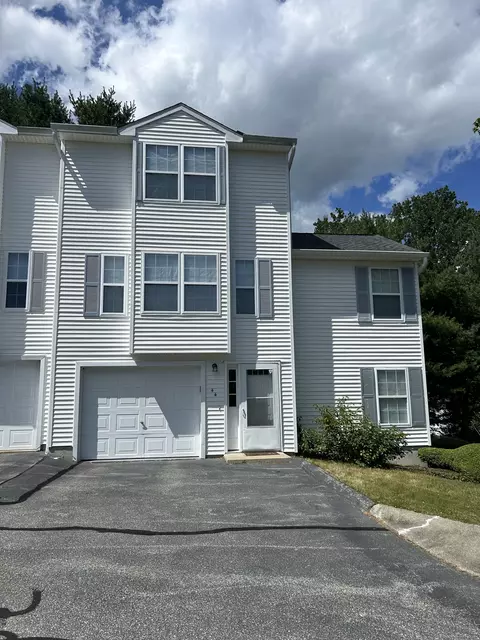 44 Thames Height Ln #44, Groton, CT 06340