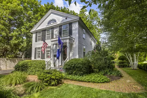 33 Lyme St, Old Lyme, CT 06371