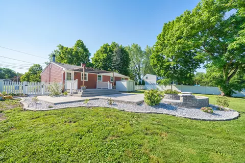 31 Algonquin Dr, Wallingford, CT 06492