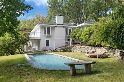 36 Chalybes Rd, Roxbury, CT 06783