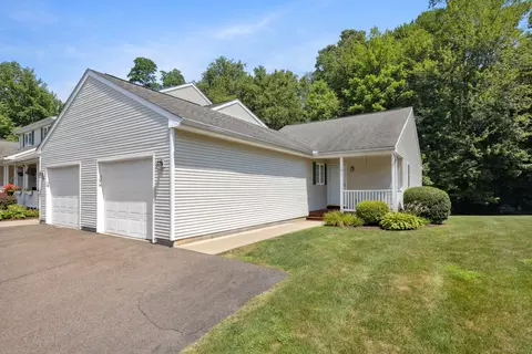 108 Dibble Hollow Ln #108, Windsor Locks, CT 06096