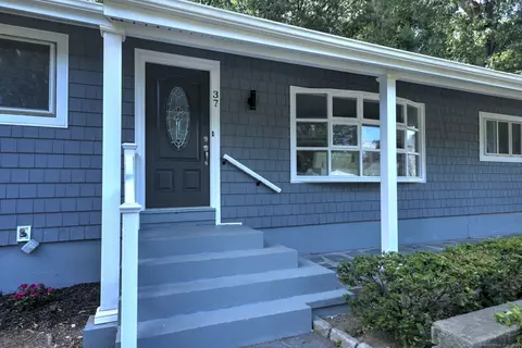 37 Mohawk Dr, Norwalk, CT 06851