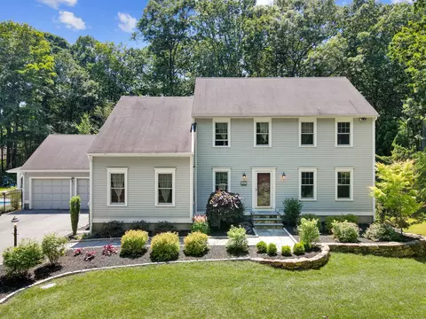 157 Schoolside Ln, Guilford, CT 06437