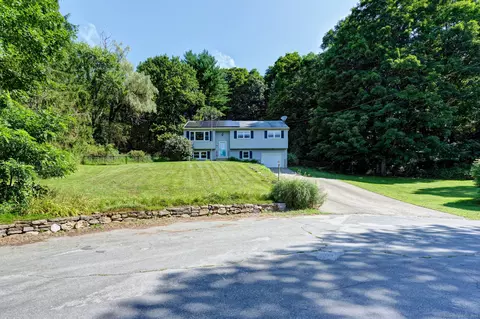 39 Hickory Rd, Colchester, CT 06415