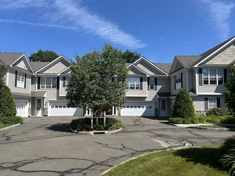 45 Jo Al Ct #45, Newtown, CT 06470