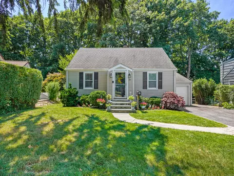22 Ambler Dr, Norwalk, CT 06851