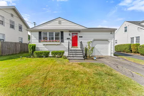 403 Woodstock Ave, Stratford, CT 06614