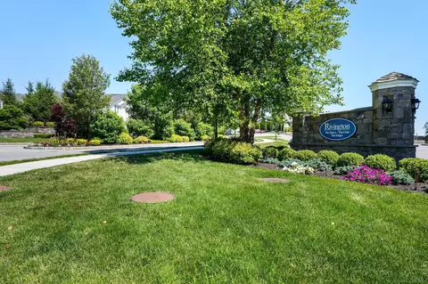 716 Center Meadow Ln #716, Danbury, CT 06810