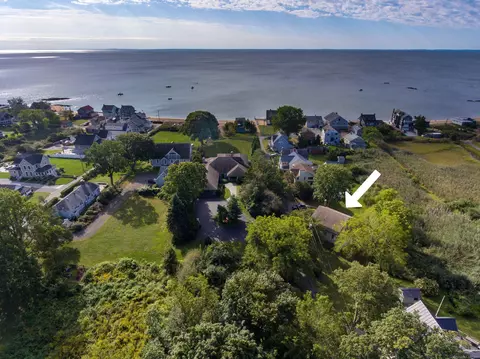 86 Beach Ave, Madison, CT 06443