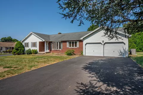 38 Blackstone Ln, East Hartford, CT 06108