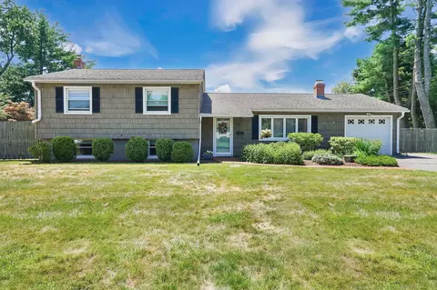 13 Sycamore Rd, Bloomfield, CT 06002