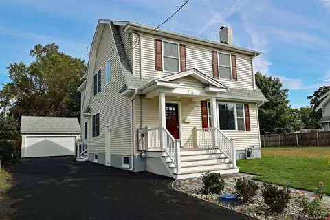 114 Kings College Pl, Stratford, CT 06615