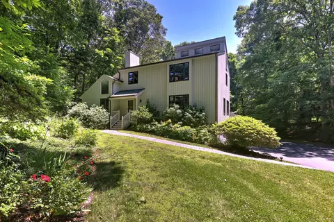 40 Melon Patch Ln, Monroe, CT 06468