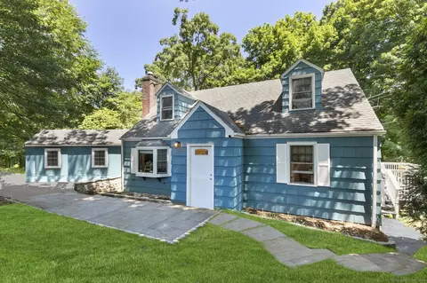 5 Pilgrim Dr, Greenwich, CT 06831