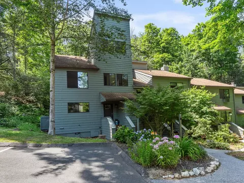 99 Woodside Cir #99, Torrington, CT 06790