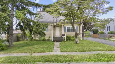 16 Argyle Rd, Milford, CT 06460