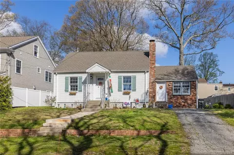 92 Highlawn Rd, Fairfield, CT 06824