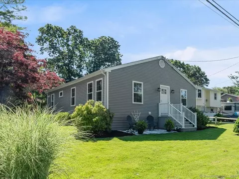 9 Clarence Ave, Pawcatuck, CT 06379