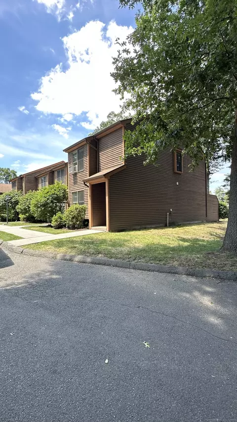 10 Cianci Ave #10, Plainville, CT 06062