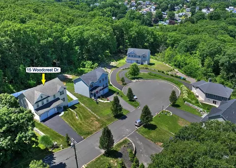 15 Woodcrest Dr, Naugatuck, CT 06770