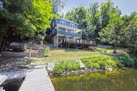 9 Bridge Rd, Monroe, CT 06468