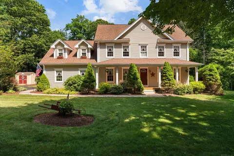 2 Birch Mill Trl, Essex, CT 06426