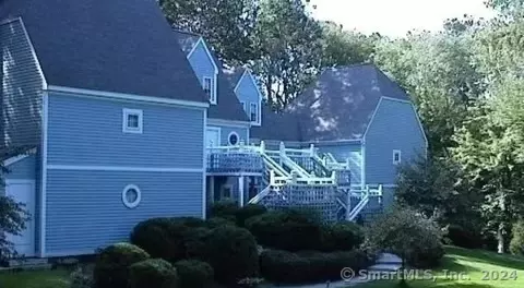 2014 Old Pond Ln #2014, Norwich, CT 06360