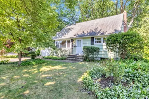 37 Burnham Dr, West Hartford, CT 06110