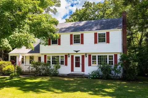 8 Mohawk Dr, Canton, CT 06019