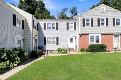 48 Tapping Reeve Vlg #48, Litchfield, CT 06759