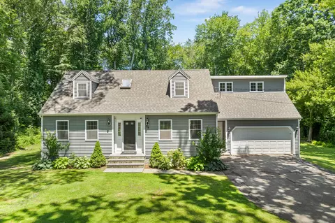 28 Champlain Dr, Old Lyme, CT 06371