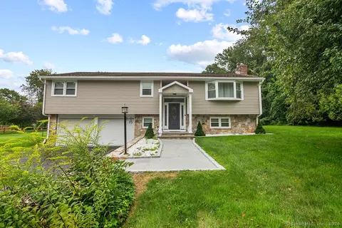 9 N Meadowridge Dr, Shelton, CT 06484