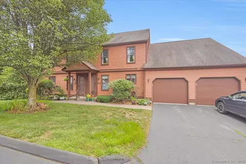 98 Colonial Hill Dr #98, Wallingford, CT 06492