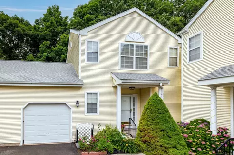 205 The Mews #205, Rocky Hill, CT 06067
