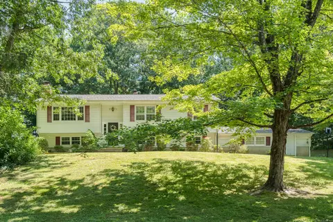 67 Edgewood Dr, Guilford, CT 06437