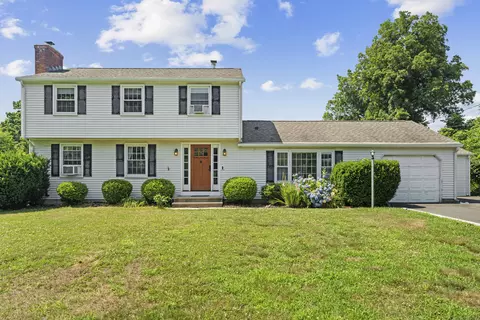 14 Stonewall Ln, Guilford, CT 06437