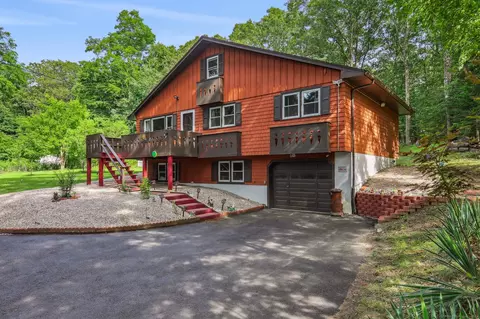 28 Cherry Ln, Bethel, CT 06801