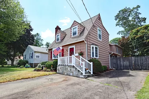 428 Welchs Point Rd, Milford, CT 06460