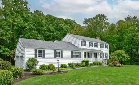 3170 Burr St, Fairfield, CT 06824