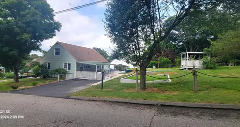 75 S 4th Ave, Norwich, CT 06380