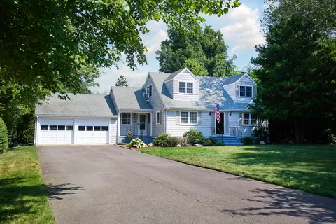 30 Hogan Trl, Westport, CT 06880