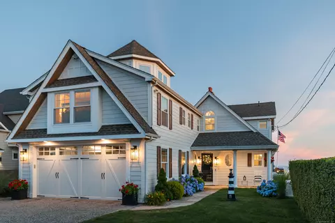 15 Loop Rd, Clinton, CT 06413