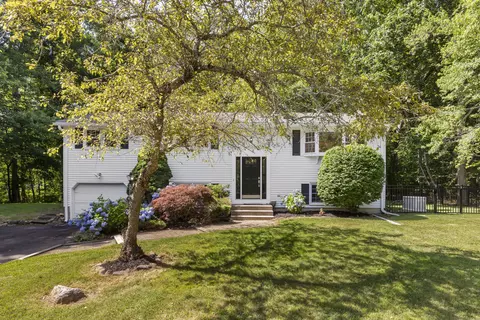 310 Glenwood Dr, Guilford, CT 06437